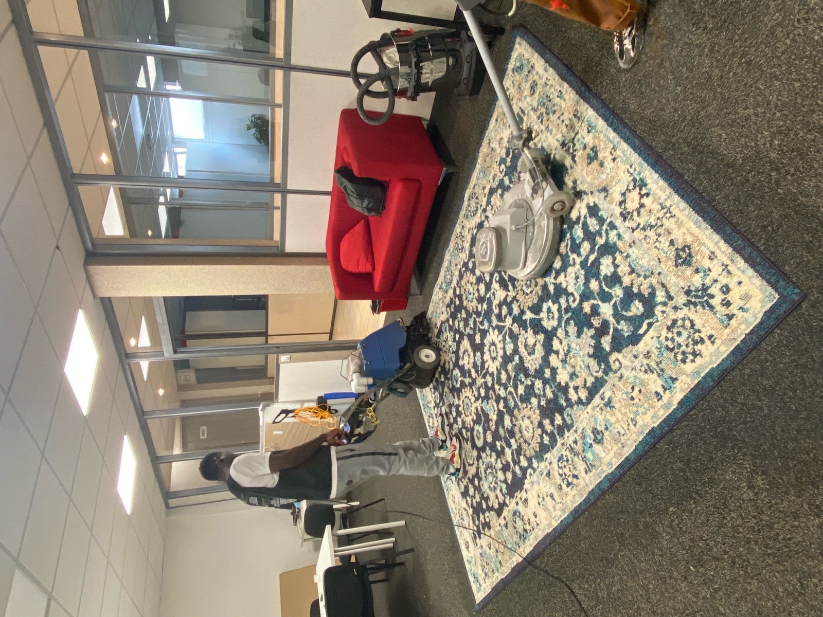 Nettoyage mécanisé d’un tapis professionnel par Ecleepse